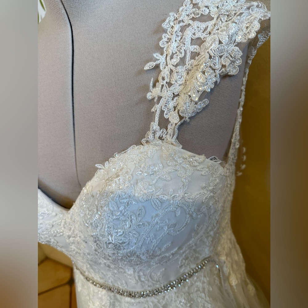 Essence of Australia wedding dress lace white size 10 - Picture 3 of 11